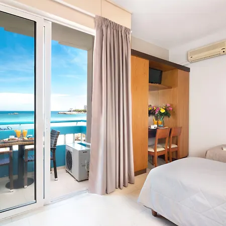 Christina 4* 하니아