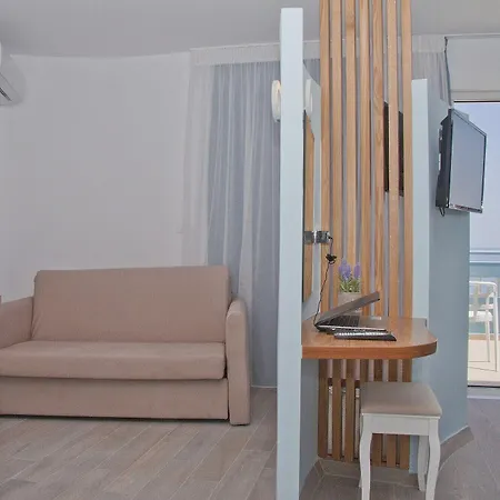 Christina 4* 하니아